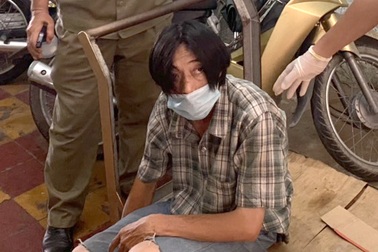 CSGT truy đuổi 2 km bắt kẻ cướp điện thoại