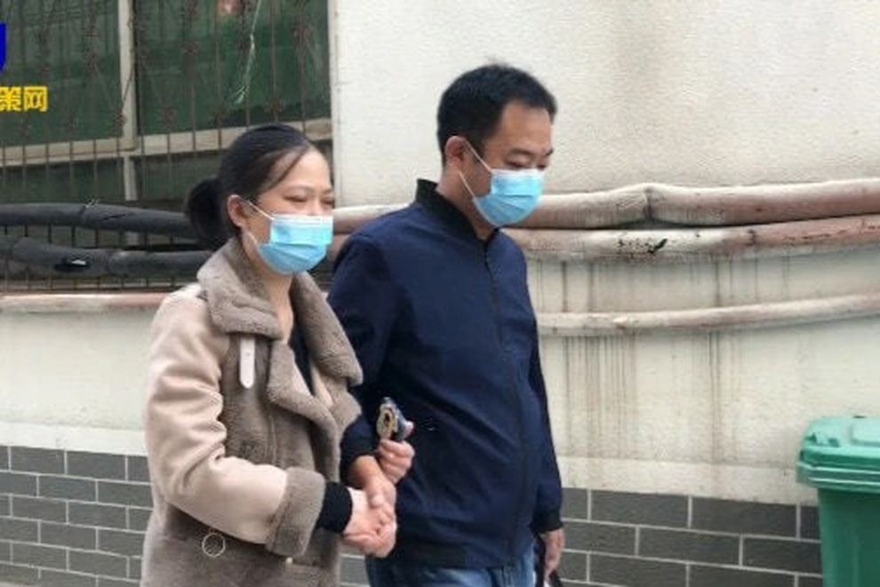 Ly hôn 2 năm, người đàn ông xin cưới lại vợ cũ vì lý do xúc động - 1