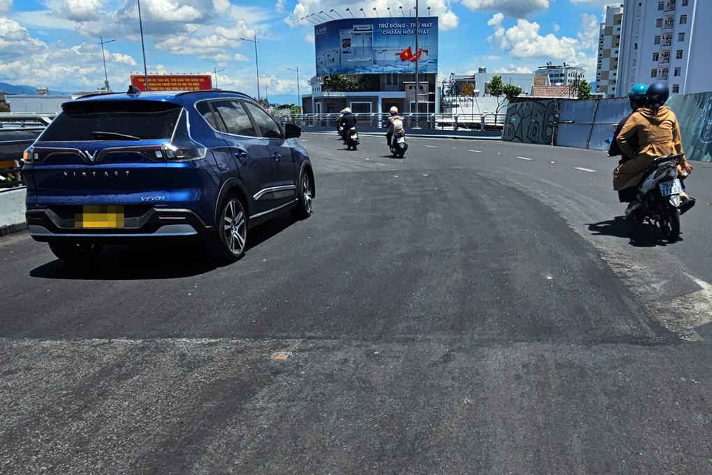 Vụ mặt cầu nút giao 1.350 tỷ đồng sụt lún: Tập đoàn Phúc Sơn đã khắc phục - 2 Vụ mặt cầu nút giao 1.350 tỷ đồng sụt lún: Tập đoàn Phúc Sơn đã khắc phục - 2