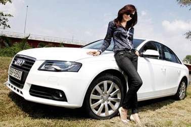 Những kiều nữ Việt đi xe hơi bạc tỷ 