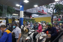 Sau thời gian dài tăng "chóng mặt", giá xăng sẽ giảm vào ngày mai?