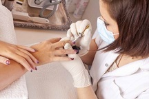 Dịch bệnh phức tạp, làm móng tại nhà đắt khách sau Tết