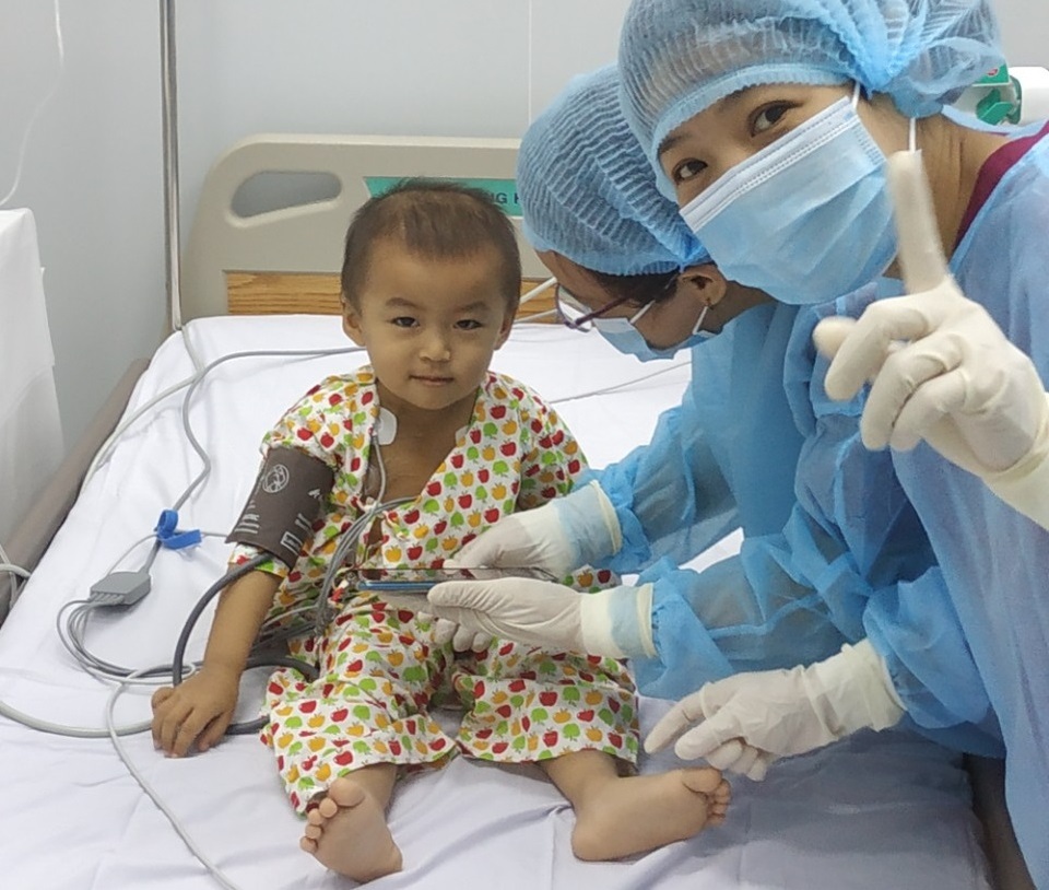 Bé gái 3 tuổi chiến thắng ung thư sau khi ghép tế bào gốc - 2 Bé gái 3 tuổi chiến thắng ung thư sau khi ghép tế bào gốc - 2