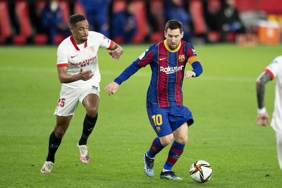 Messi may mắn thoát thẻ đỏ vì hành động chơi xấu đối thủ - 2 Messi may mắn thoát thẻ đỏ vì hành động chơi xấu đối thủ - 2