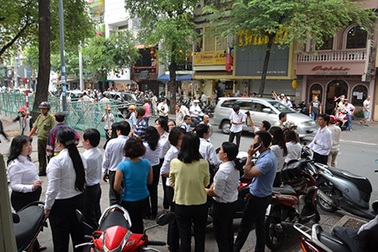 Trụ sở TAND nghiêng bất thường, hơn 10 nhân viên nháo nhào bỏ chạy