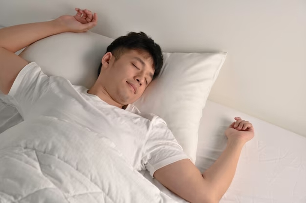 Nam nhân viên có cổ thẳng như cây gậy vì 2 thói quen sinh hoạt quen thuộc - 1 Nam nhân viên có cổ thẳng như cây gậy vì 2 thói quen sinh hoạt quen thuộc - 1