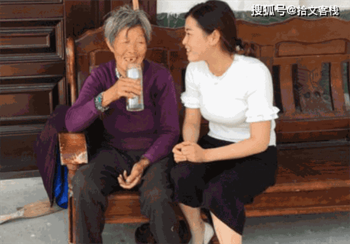 Người phụ nữ nhặt rác nuôi em bé bị bỏ rơi cả chục lần được tặng biệt thự - 3 Người phụ nữ nhặt rác nuôi em bé bị bỏ rơi cả chục lần được tặng biệt thự - 3