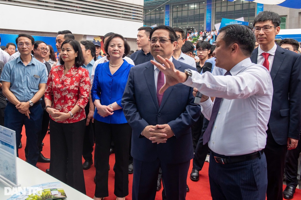 Thủ tướng: Đến năm 2030, kinh tế số đạt tối thiểu 30% GDP - 1 Thủ tướng: Đến năm 2030, kinh tế số đạt tối thiểu 30% GDP - 1