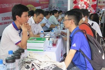 Thí sinh chuộng ngành việc nhẹ, lương cao