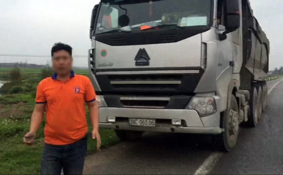 Suốt đêm truy bắt tài xế rắc đá kín quốc lộ - 3 Suốt đêm truy bắt tài xế rắc đá kín quốc lộ - 3