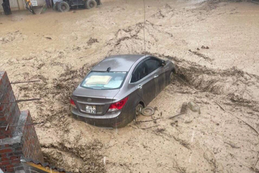 Tìm thấy ô tô bị lũ cuốn trôi sau gần một tuần