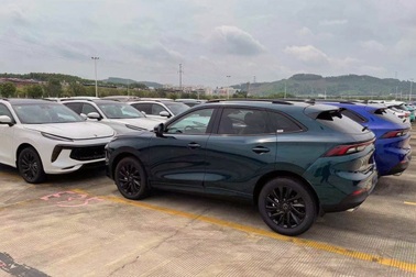 Ô tô nhập khẩu từ Trung Quốc vẫn loay hoay chinh phục khách Việt