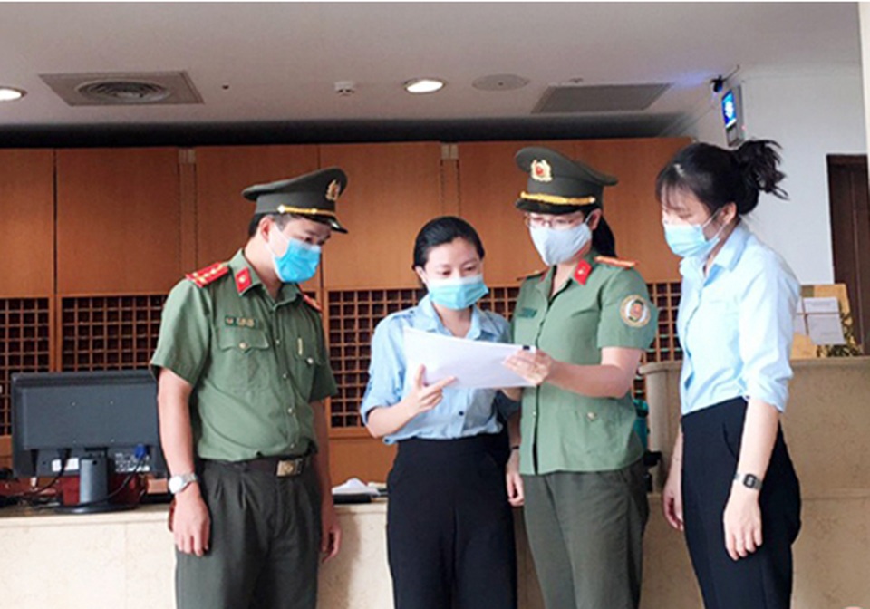 Hà Tĩnh: Phạt 13 chủ cơ sở không khai báo tạm trú cho người nước ngoài - 2