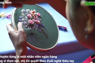 Cô gái trẻ làm giàu bằng đam mê với nghề thêu truyền thống