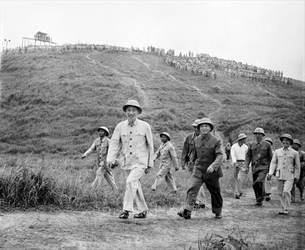 Hồ Chí Minh - Người dẫn đường của Cách mạng Việt Nam - 1 Hồ Chí Minh - Người dẫn đường của Cách mạng Việt Nam - 1
