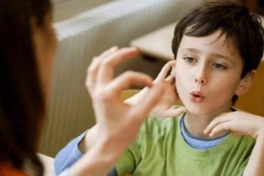 Học online: "Dở khóc dở cười" vì bố mẹ khiến con nói ngọng