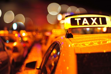 Có nên bán xe taxi, đi kinh doanh kiểu nhượng quyền không?