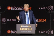 Chủ tịch Ủy ban Chứng khoán Mỹ từ chức, bitcoin vượt 99.000 USD