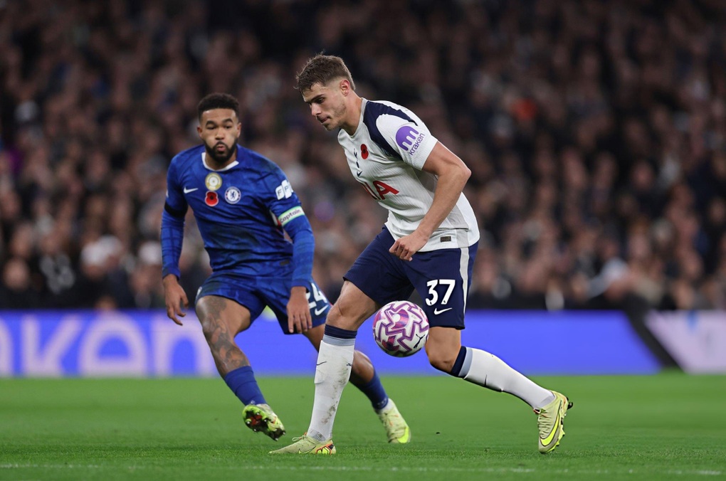 Chelsea បានយកឈ្នះ Tottenham ជិតកំពូលតារាង Premier League - 2 Chelsea thắng Tottenham, áp sát nhóm đầu Ngoại hạng Anh - 2