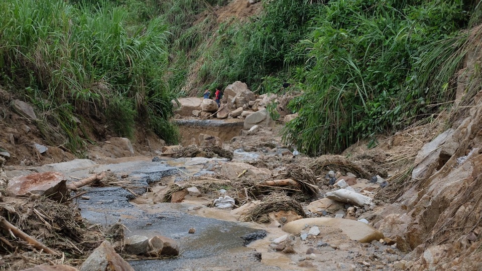 Quảng Nam đề nghị tiếp tế lương thực cho 3.000 dân bằng trực thăng - 2 Quảng Nam đề nghị tiếp tế lương thực cho 3.000 dân bằng trực thăng - 2