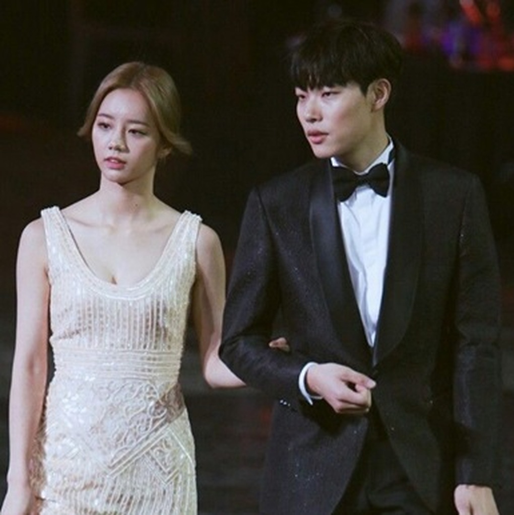 Han So Hee và tình mới buồn bã trong loạt ảnh hẹn hò mới được hé lộ - 6 Han So Hee và tình mới buồn bã trong loạt ảnh hẹn hò mới được hé lộ - 6
