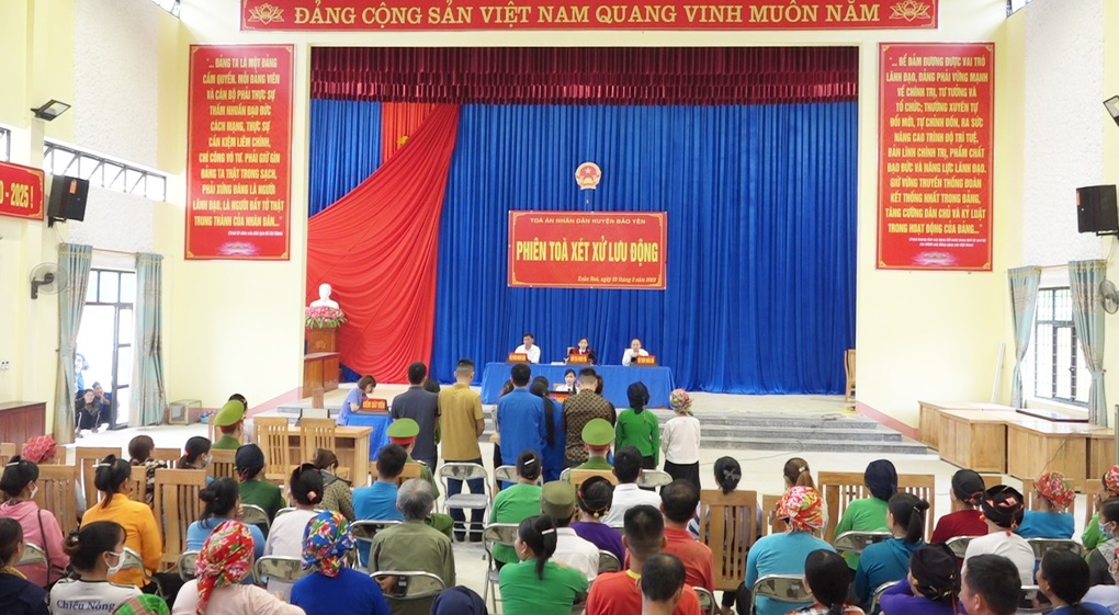Lào Cai: Phạt tù 11 đối tượng đánh bạc bằng hình thức xóc đĩa - 1 Lào Cai: Phạt tù 11 đối tượng đánh bạc bằng hình thức xóc đĩa - 1