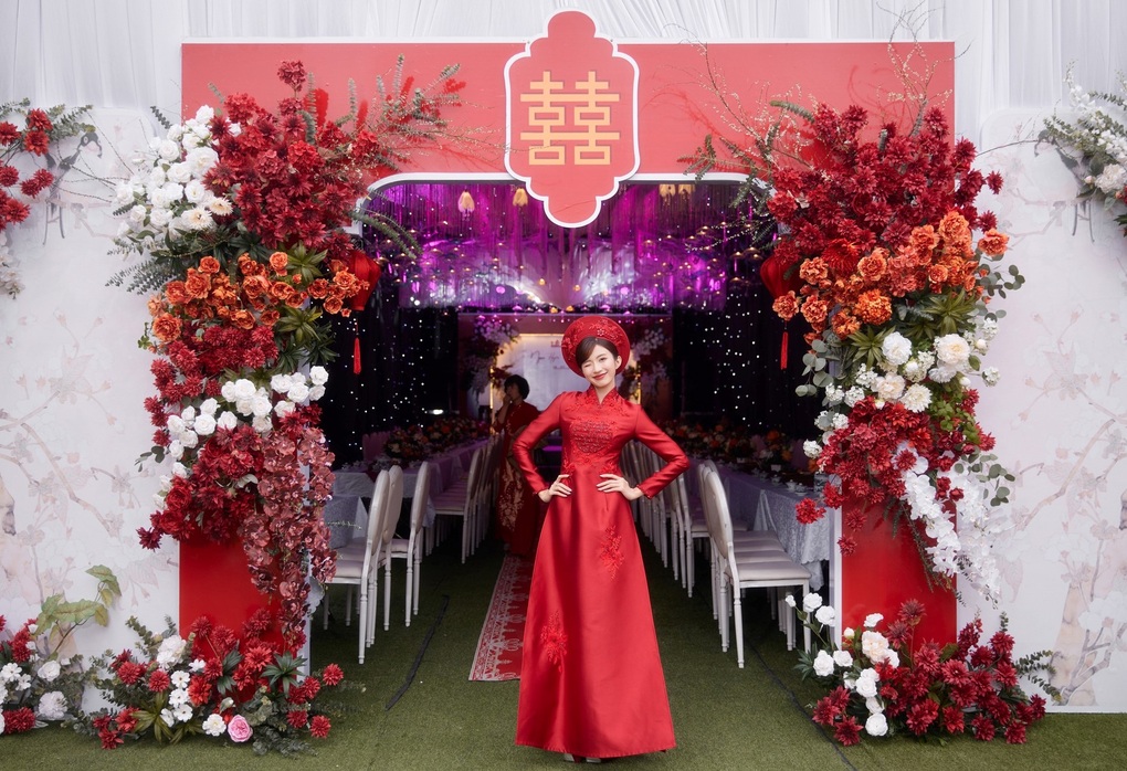 Diễn viên Ngọc Huyền bật khóc trong lễ ăn hỏi với bạn trai kém tuổi - 1 Diễn viên Ngọc Huyền bật khóc trong lễ ăn hỏi với bạn trai kém tuổi - 1