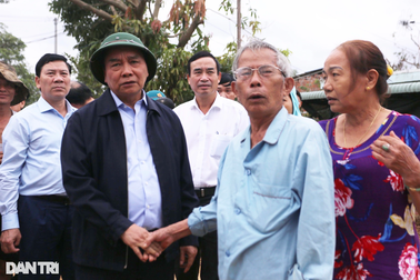 Chủ tịch nước thăm người dân vùng ngập lũ, sạt lở tại Đà Nẵng