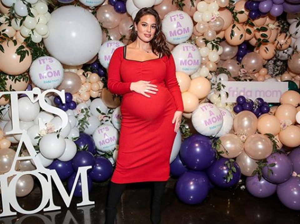 Ashley Graham: Bà bầu năng động - 6