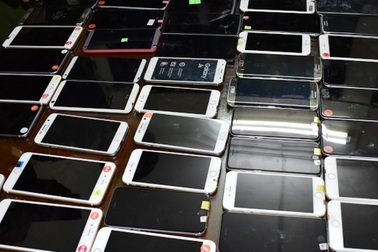 Bắt giữ 125 chiếc điện thoại “lậu” trị giá gần 1 tỷ đồng