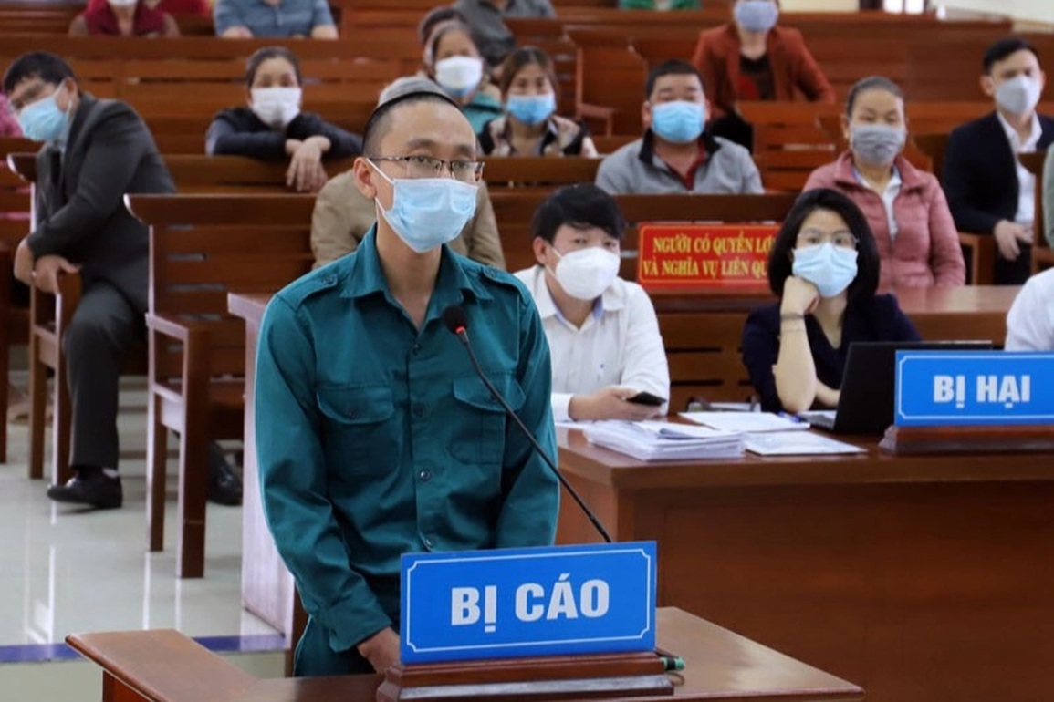 Cán bộ ngân hàng nâng khống tiền vay của 21 người, chiếm đoạt 30 tỷ đồng - 2 Cán bộ ngân hàng nâng khống tiền vay của 21 người, chiếm đoạt 30 tỷ đồng - 2