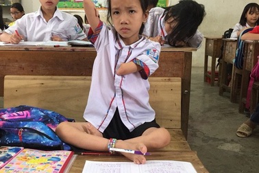 Đôi chân kỳ diệu của cô bé "chim cánh cụt"