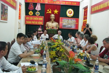 Cựu chiến binh Mỹ vì hòa bình thăm cựu chiến binh Đà Nẵng