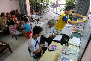 Vợ chồng giáo viên hơn 20 năm dạy miễn phí cho học sinh nghèo