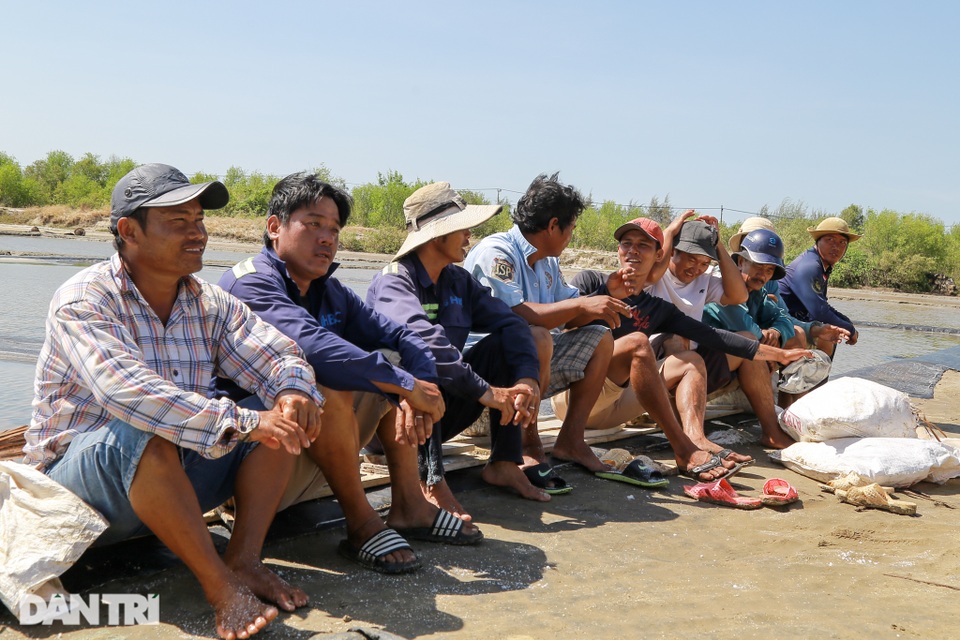 Nghề bán mặt cho đất, bán lưng cho trời của người dân Cần Giờ - 7 Nghề bán mặt cho đất, bán lưng cho trời của người dân Cần Giờ - 7