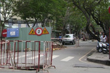 “Điệp khúc” rào đường! 