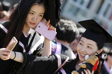 Nữ sinh Học viện Điện ảnh Bắc Kinh rạng ngời ngày tốt nghiệp