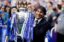 Màn nhận cúp vô địch Premier League rực rỡ của Chelsea