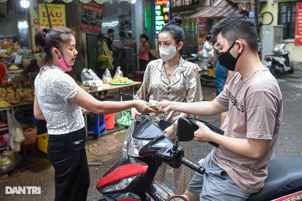 Chợ nhà giàu mùa dịch: Chẳng còn khách chịu chi, gà càng to càng ế - 7 Chợ nhà giàu mùa dịch: Chẳng còn khách chịu chi, gà càng to càng ế - 7
