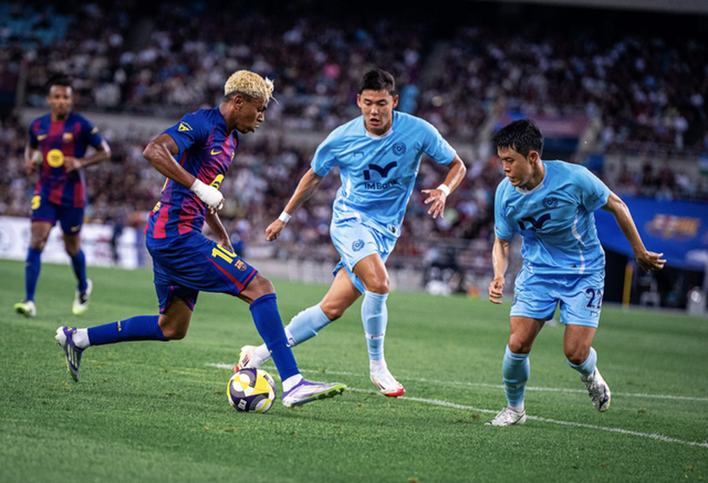 Rashford រកបានគ្រាប់ដំបូង Barcelona ឈ្នះ 5-2 Rashford ghi bàn đầu tiên, Barcelona đại thắng 5 bàn - 2