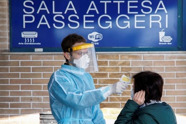 Bệnh nhân dạt xuống phía nam, bệnh viện Italia căng mình ứng phó dịch