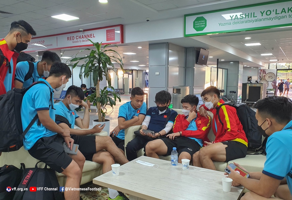U23 Việt Nam gặp sự cố khi đổ bộ tới Uzbekistan dự giải châu Á - 4 U23 Việt Nam gặp sự cố khi đổ bộ tới Uzbekistan dự giải châu Á - 4