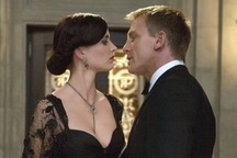 James Bond chỉ cần 2 cuộc gặp đã "hạ gục" trái tim người đẹp