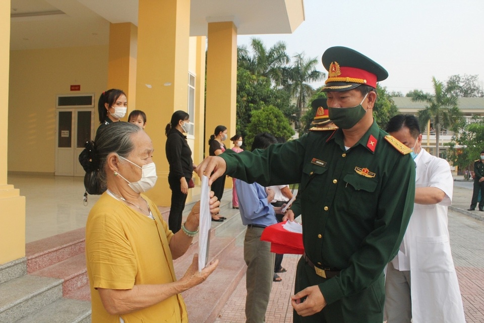 69 công dân trở về gia đình sau thời gian cách ly tập trung - 3 69 công dân trở về gia đình sau thời gian cách ly tập trung - 3