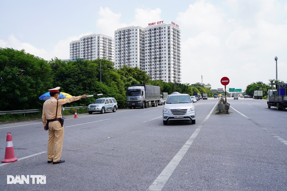 Tài xế bức xúc việc trả phí cao tốc khi phải quay xe không được vào Hà Nội - 8 Tài xế bức xúc việc trả phí cao tốc khi phải quay xe không được vào Hà Nội - 8