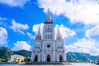 Chiêm ngắm thánh đường Công giáo lớn nhất Việt Nam