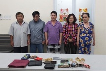 Nhóm "diễn viên" dùng vàng, kim cương giả lừa đảo ở TPHCM