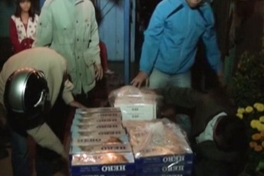 Bắt quả tang điểm tập kết trên 4.000 bao thuốc lá ngoại nhập lậu