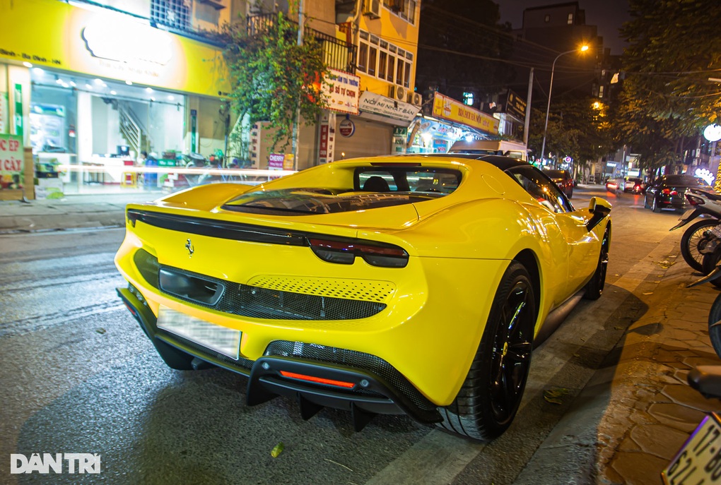 Lần đầu mua siêu xe, đại gia trẻ tuổi Hà thành chọn Ferrari hơn 23 tỷ đồng - 12 Lần đầu mua siêu xe, đại gia trẻ tuổi Hà thành chọn Ferrari hơn 23 tỷ đồng - 12