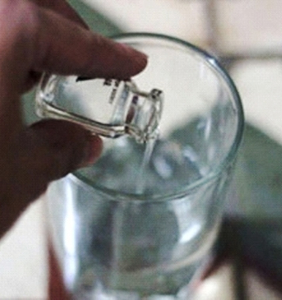 Bỏ thuốc độc vào nguồn nước uống để đầu độc gia đình người tình - 1